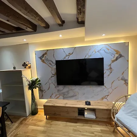 Rent A - Cosy 2bdr Apartment Paris