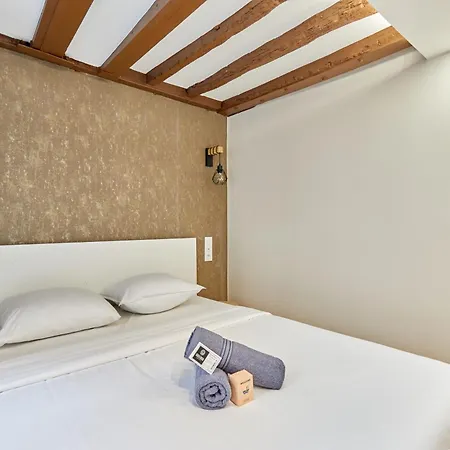 Rent A - Cosy 2bdr Apartment *